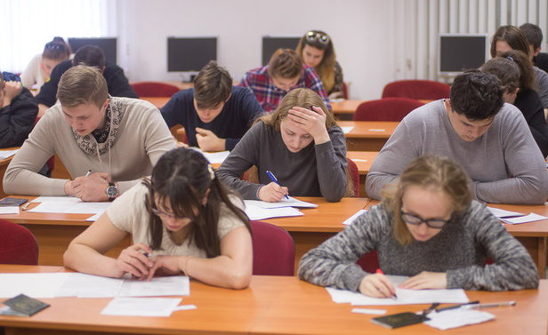 Как не напортачить на ЦТ? Репортаж со сдачи репетиционного тестирования