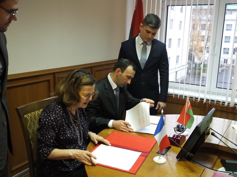 В школах Беларуси будут открыты секции, специализирующиеся на изучении французского языка