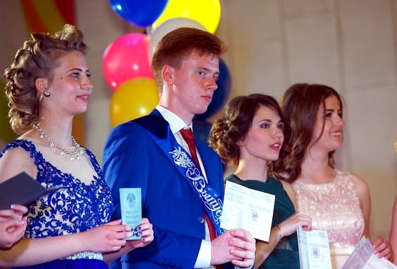 В 2017г. последний звонок в школах прозвучит 30 мая, а выпускные вечера пройдут 9 или 10 июня