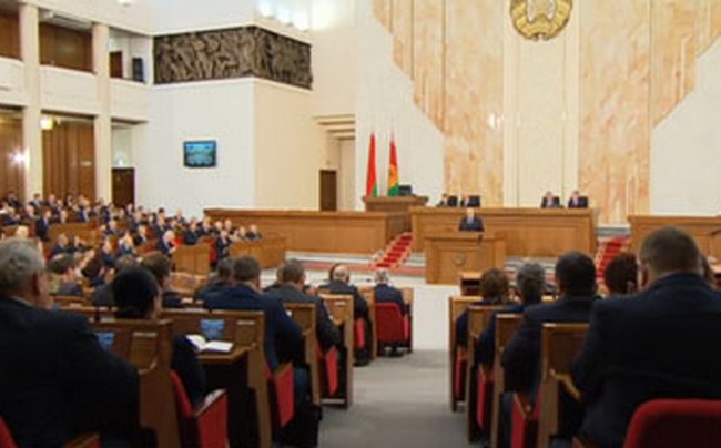 А. Лукашенко: В колледжи и вузы молодые люди не должны идти только по набранным баллам и наугад