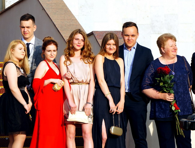 Фото дня: Выпускной вечер 2017 года — в лицах