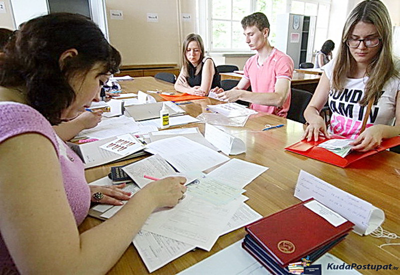 В Беларуси начинается приём документов в вузах. Что такое мониторинг — ход подачи документов: зачем он нужен и как им пользоваться?