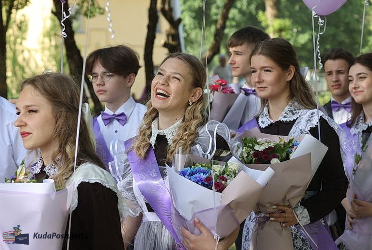 Минобр установил даты «Последнего звонка-2025», выпускных экзаменов и выпускного вечера для 9- и 11-классников