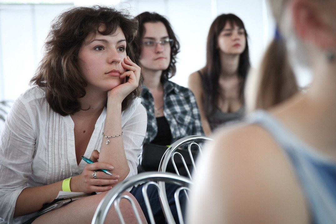 УЧИМСЯ ОБЩАЯСЬ!