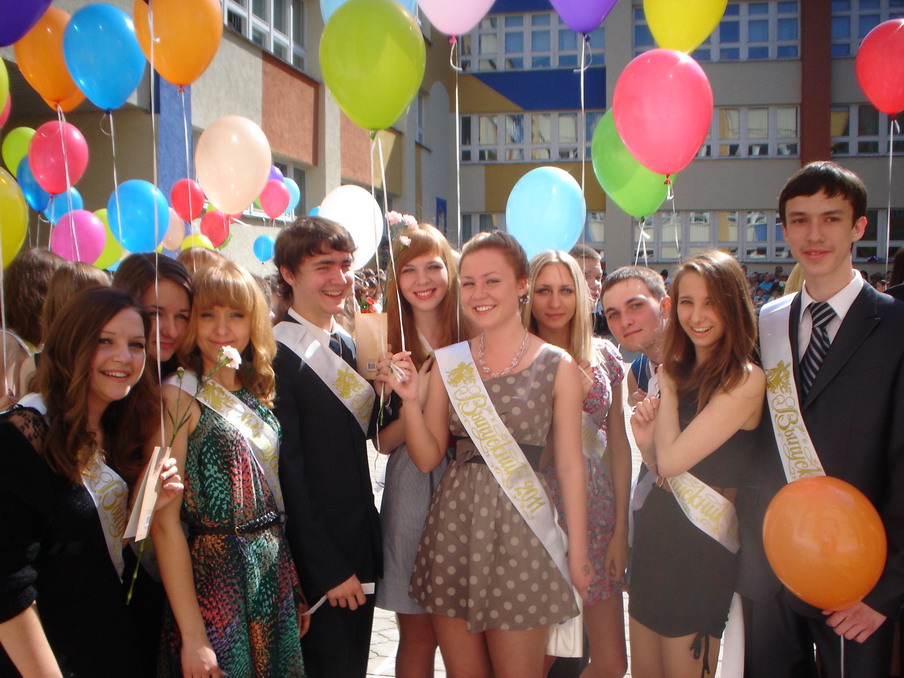 ПОСЛЕДНИЙ ЗВОНОК: БОЛЕЕ 150 ТЫСЯЧ ВЫПУСКНИКОВ ПРОСТИЛИСЬ СО ШКОЛОЙ