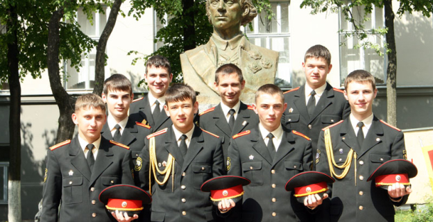 Поступающие в Суворовское училище могут подать документы только по 1 июня!